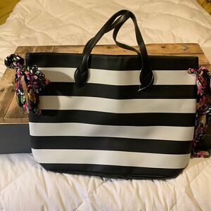 Hand bag, new, not sure of brand